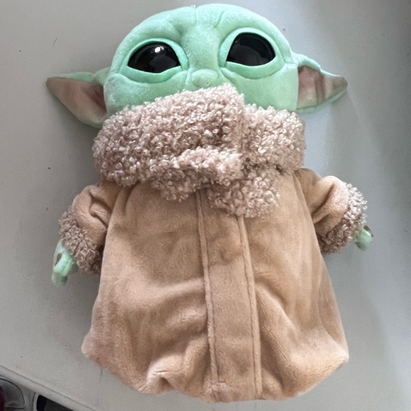 Brand new Baby Yoda Mandalorian The Child Plush - Picture 2 of 3